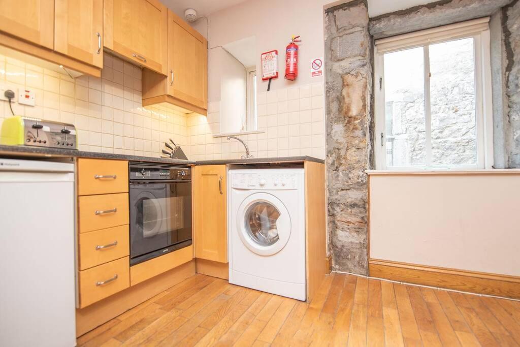 Latin Quarter Luxury Apartment Голуей Екстериор снимка