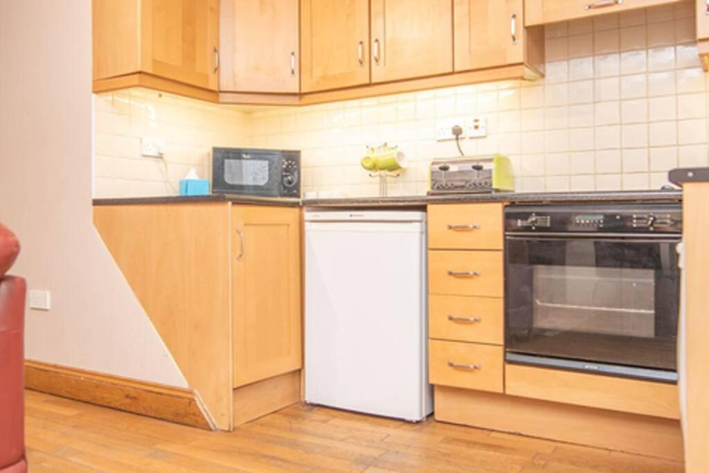 Latin Quarter Luxury Apartment Голуей Екстериор снимка