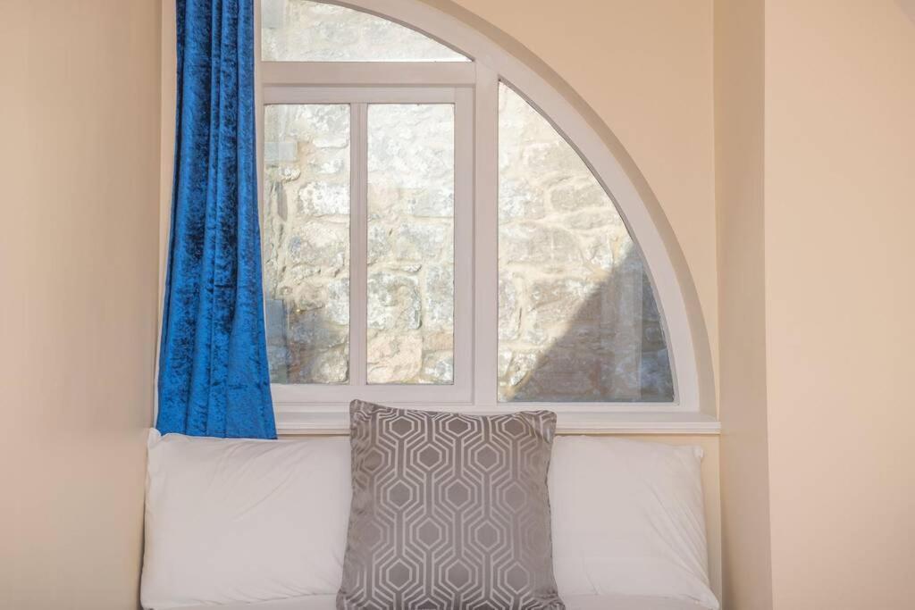 Latin Quarter Luxury Apartment Голуей Екстериор снимка