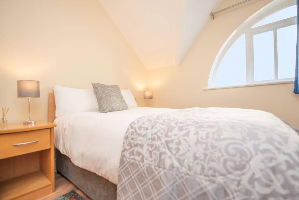 Latin Quarter Luxury Apartment Голуей Екстериор снимка