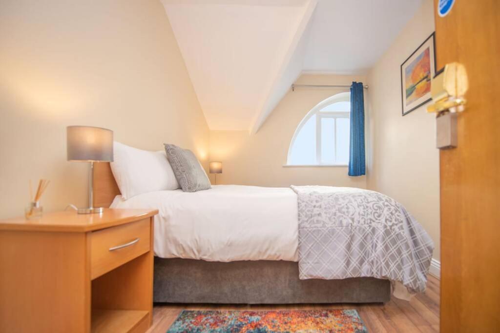 Latin Quarter Luxury Apartment Голуей Екстериор снимка